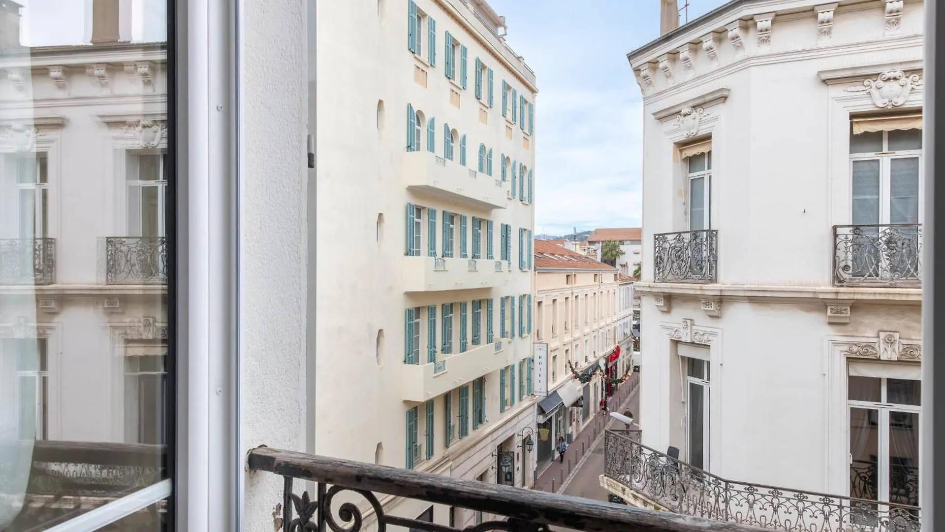 Renovated 1-Br Apartment Heart Of Cannes France