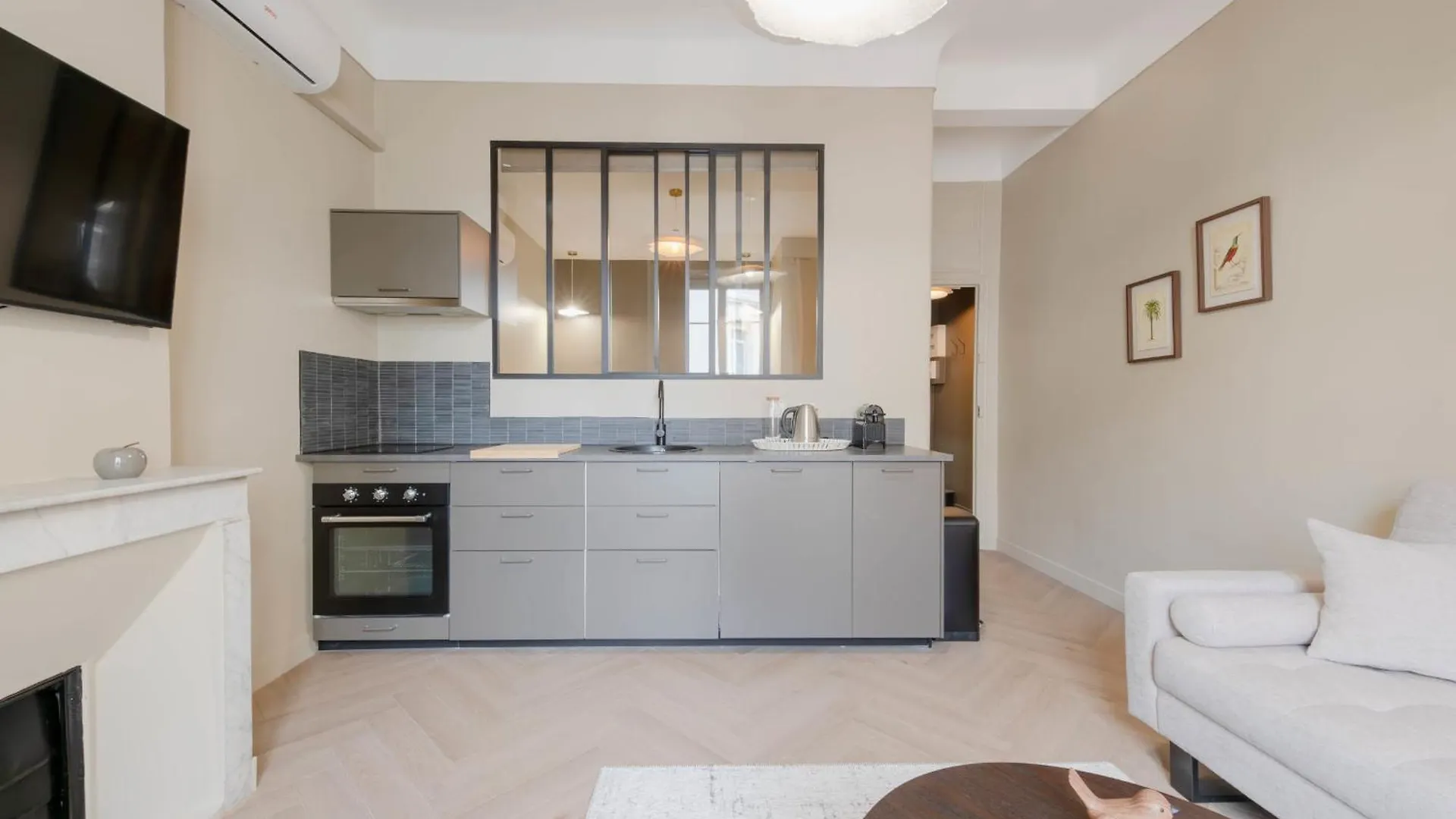 Renovated 1-Br Apartment Heart Of Cannes Francie